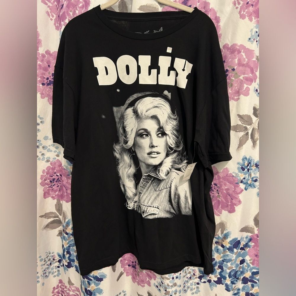 Dolly Parton Portrait T-Shirt - Size XL  NWOT (46-48)
